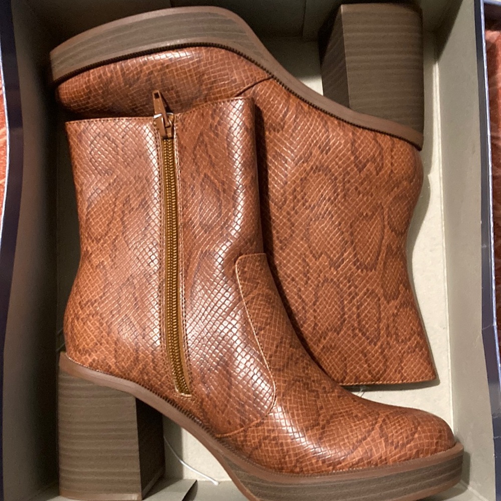 Universal Thread Boots